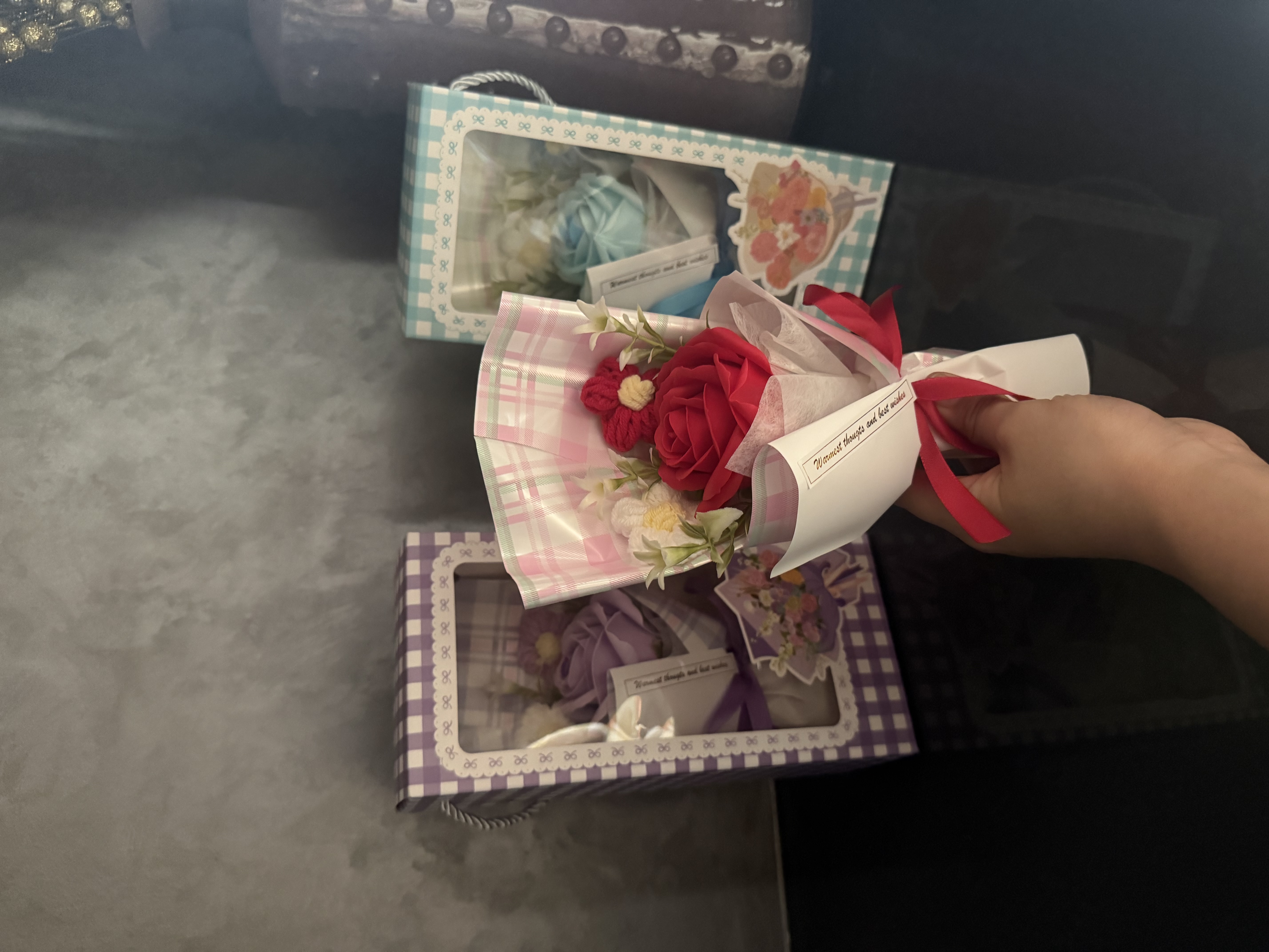 Rose bouquet with crochet flowers